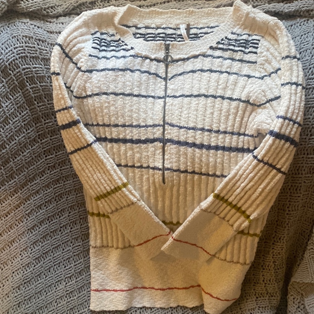 Free people sweater.. (Large) Excellent condition